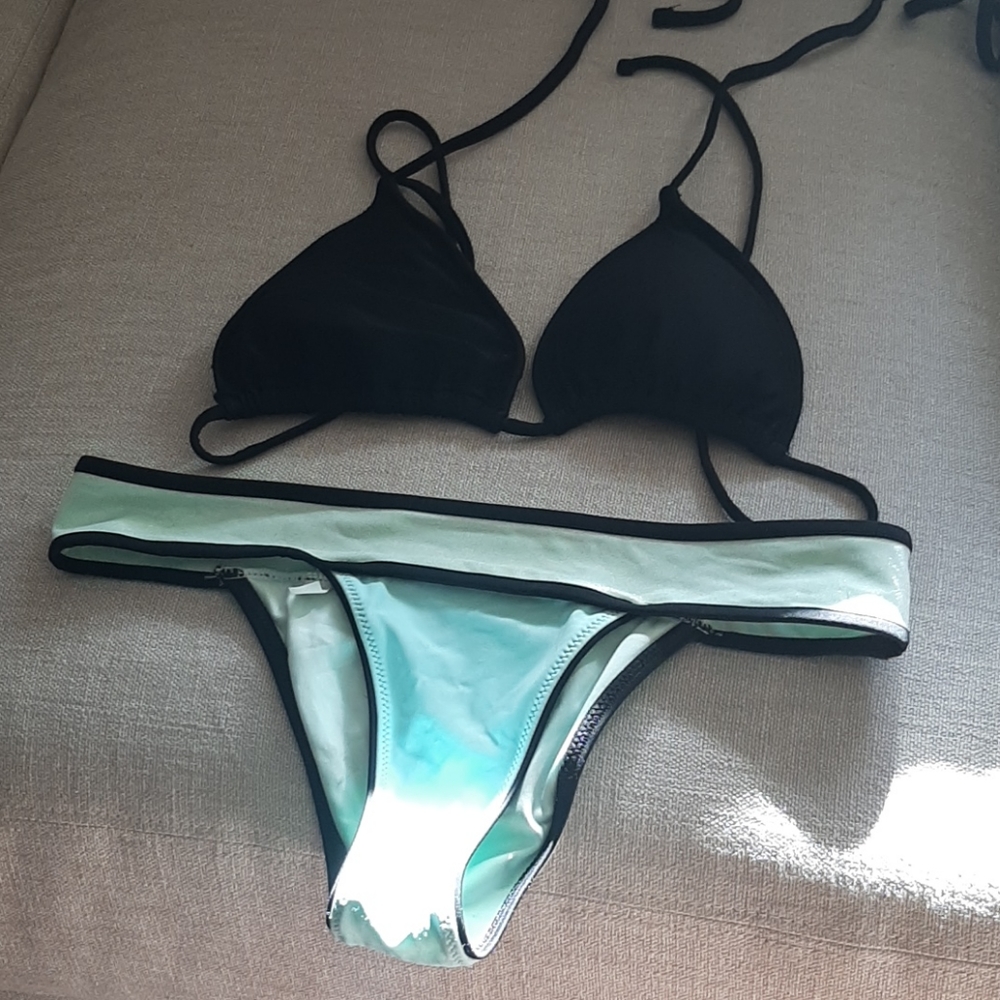 Bikini small black top and bottom mint green/pipin